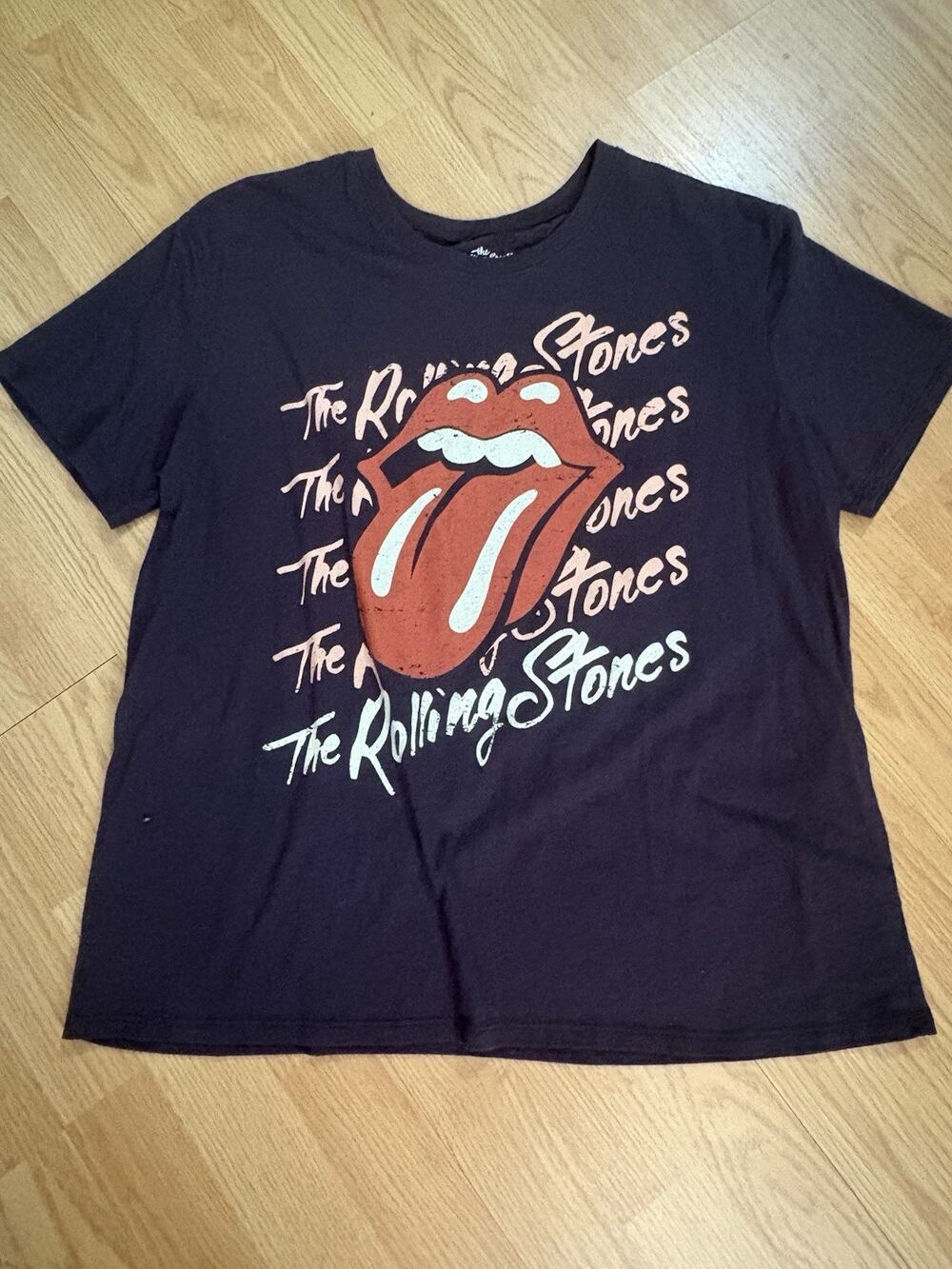 Rolling Stones Tour T-shirt. Women’s Large